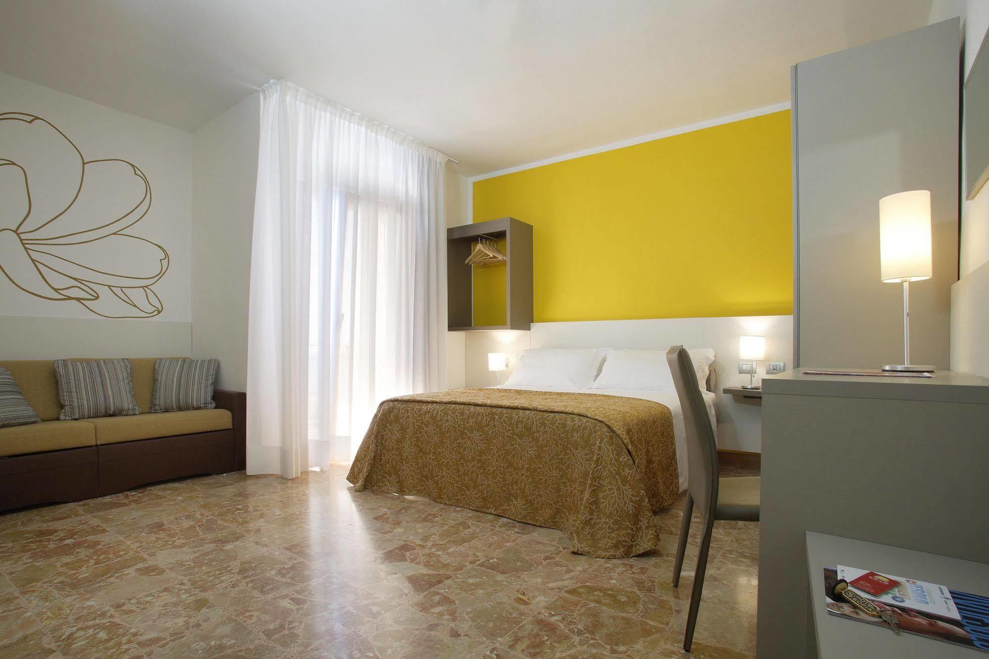 Hotel Sofia Lido di Jesolo Exteriör bild